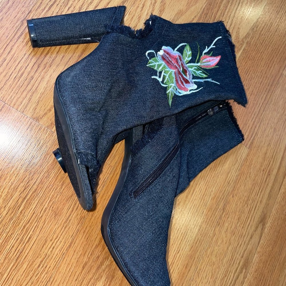 CAPE ROBBIN BOOTIES SIZE 10